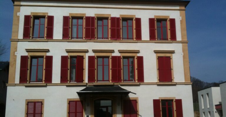 Le foyer Saint Anne de Thionville est une belle bâtisse qui accueillent des personnes en difficultés dans des logements et est gérée par Habitat et Humanisme Lorraine
