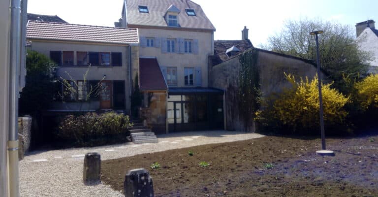 3 Margelles Bat 1 Et Gite Jardin