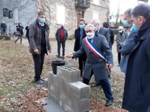 Pose 1ère Pierre Mions